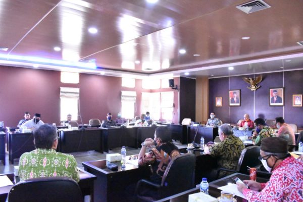 25-06-2020-banmus-bahas-aktivitas-sekolah-menuju-new-normal-dan-program-bibit-lada.jpg
